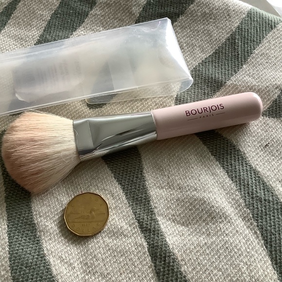 Bourjois powder brush - Picture 2 of 2